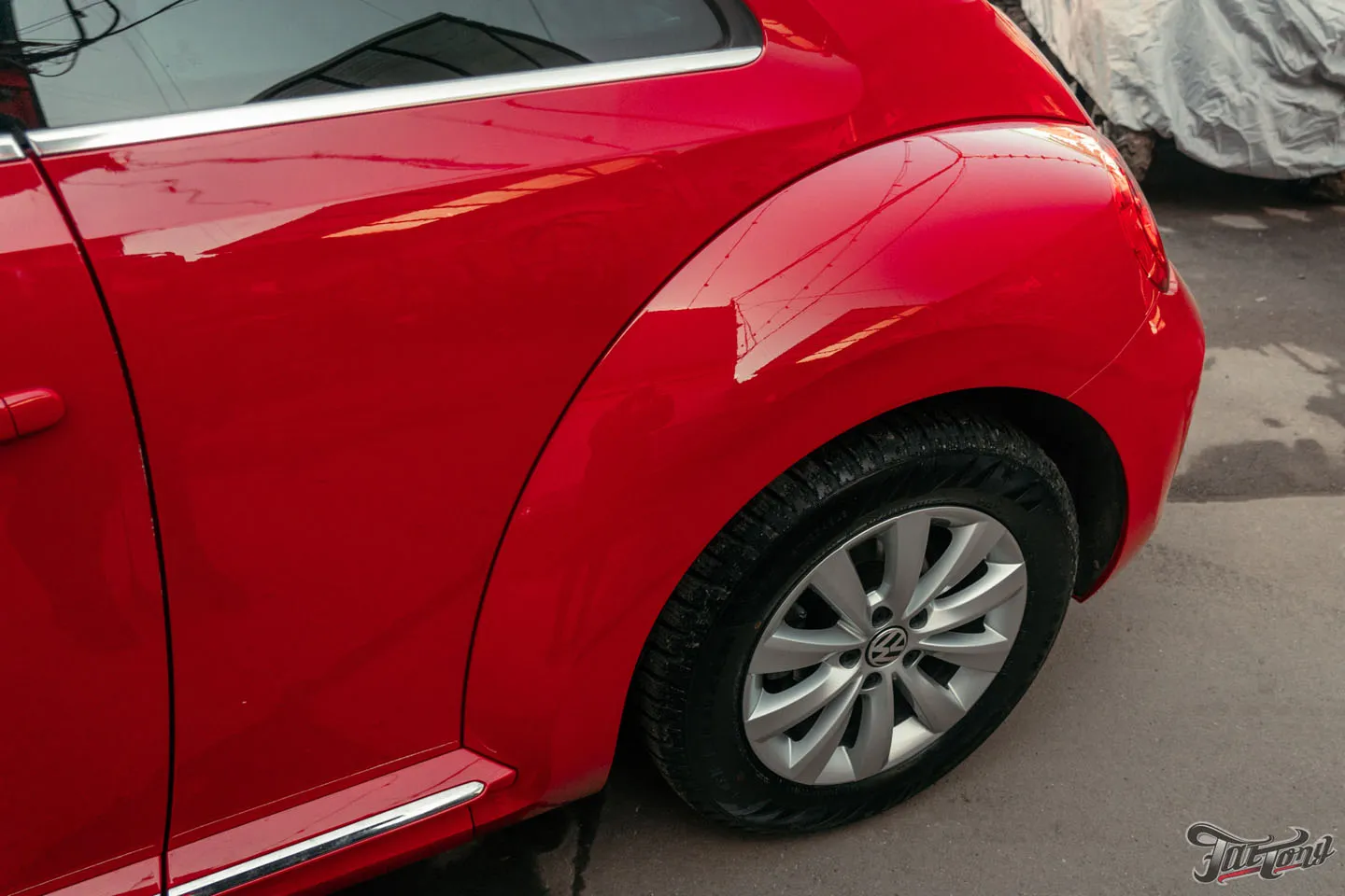 Кузовной ремонт Volkswagen Beetle. Как происходит подбор красного цвета?